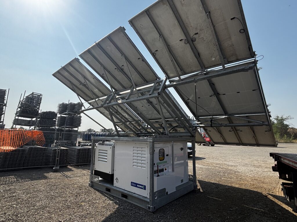 Installation photovoltaïque avec panneaux solaires et pack batterie Revolt Energy Green