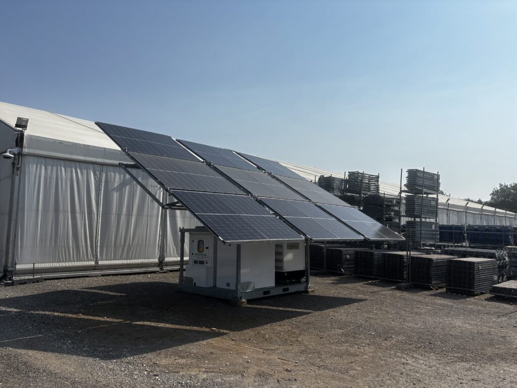 Panneaux photovoltaïques associés à une solution de stockage d'énergie Revolt Energy Green